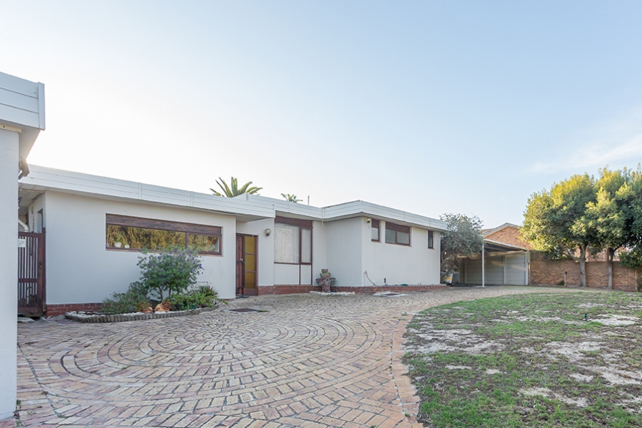 5 Bedroom Property for Sale in Table View Western Cape